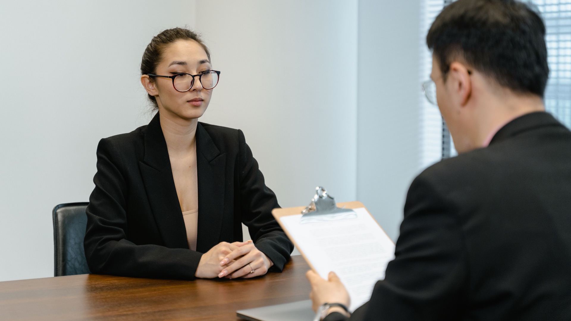 15. Une succession interminable d'entretiens