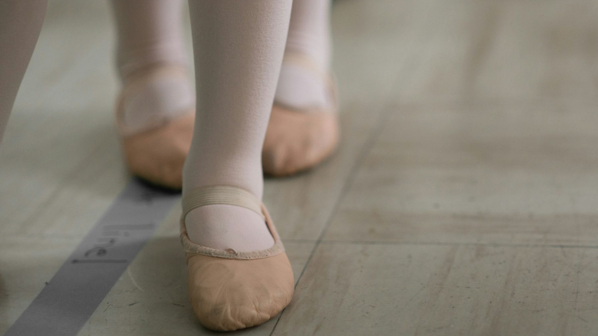 12. Robe droite structurée avec ballerines