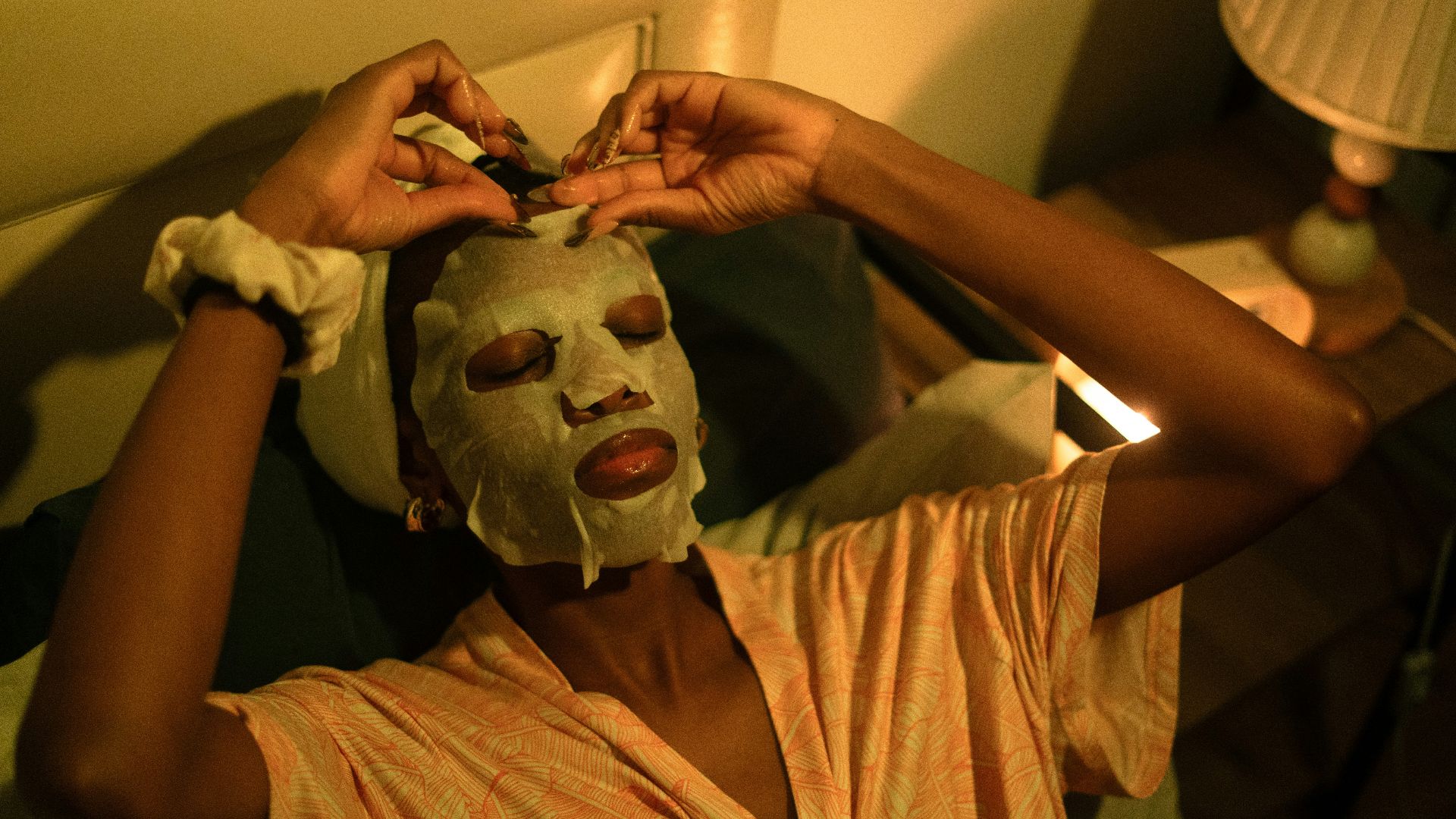 16. Un masque en tissu à laisser agir toute la nuit avant un grand jour