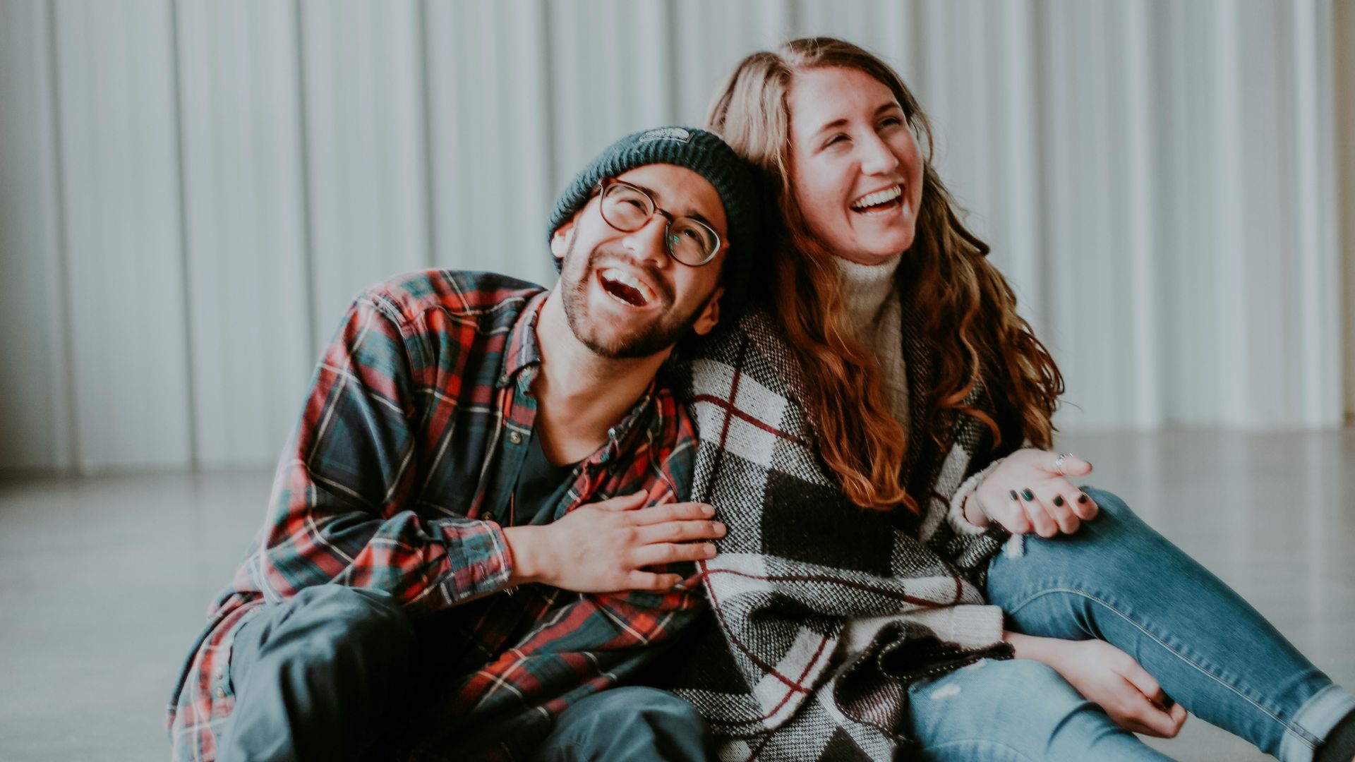 20 signes qui montrent que votre « coup de cœur pour un ami » n’est en réalité qu’un beau lien platonique