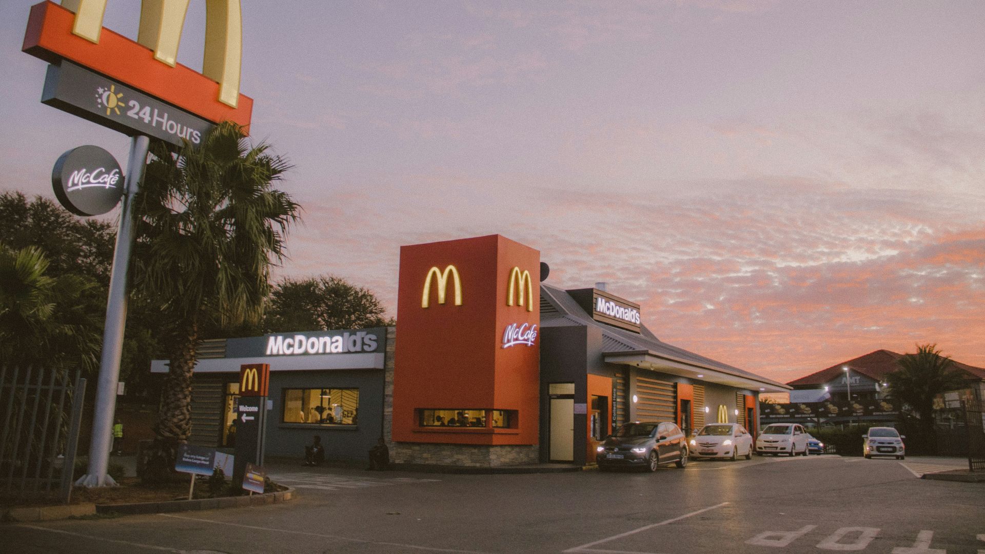 14. Le premier drive-in McDonald's