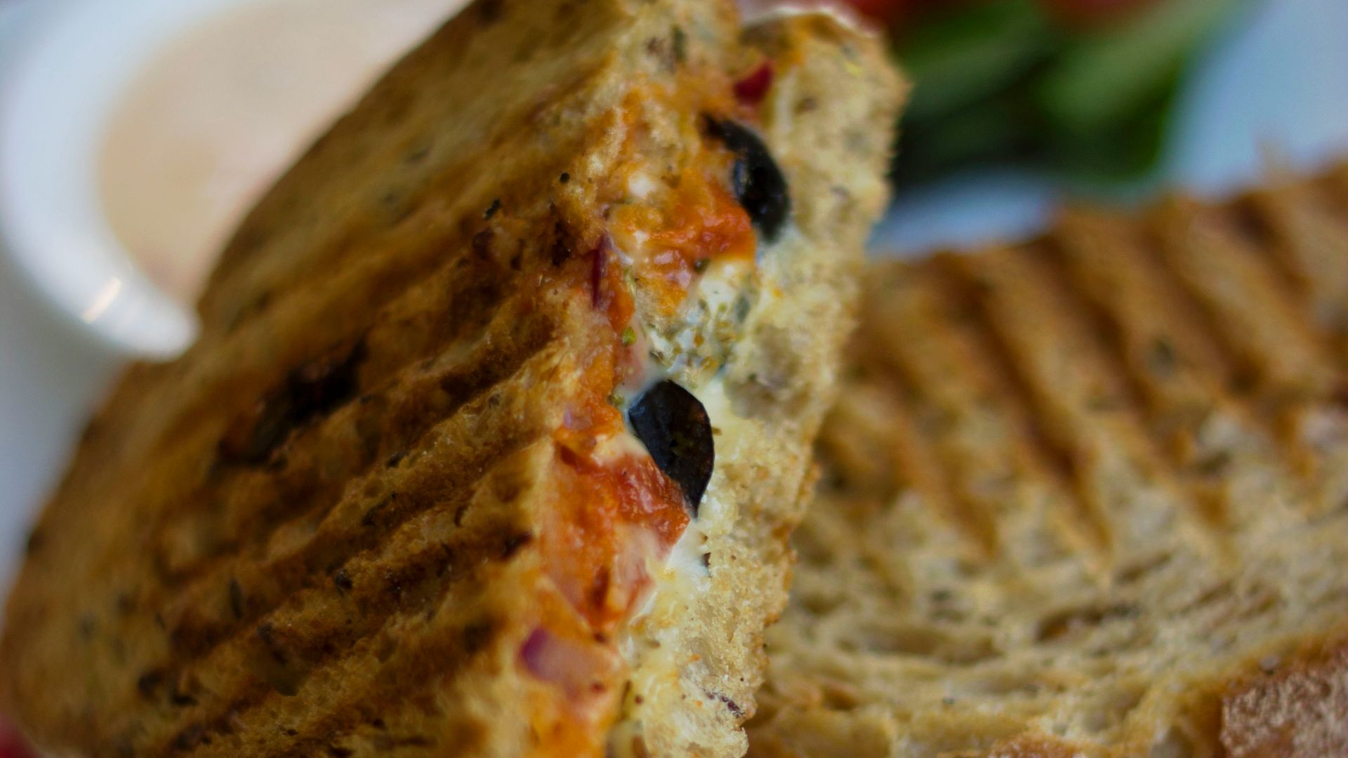 1. Croque-fromage à la tomate
