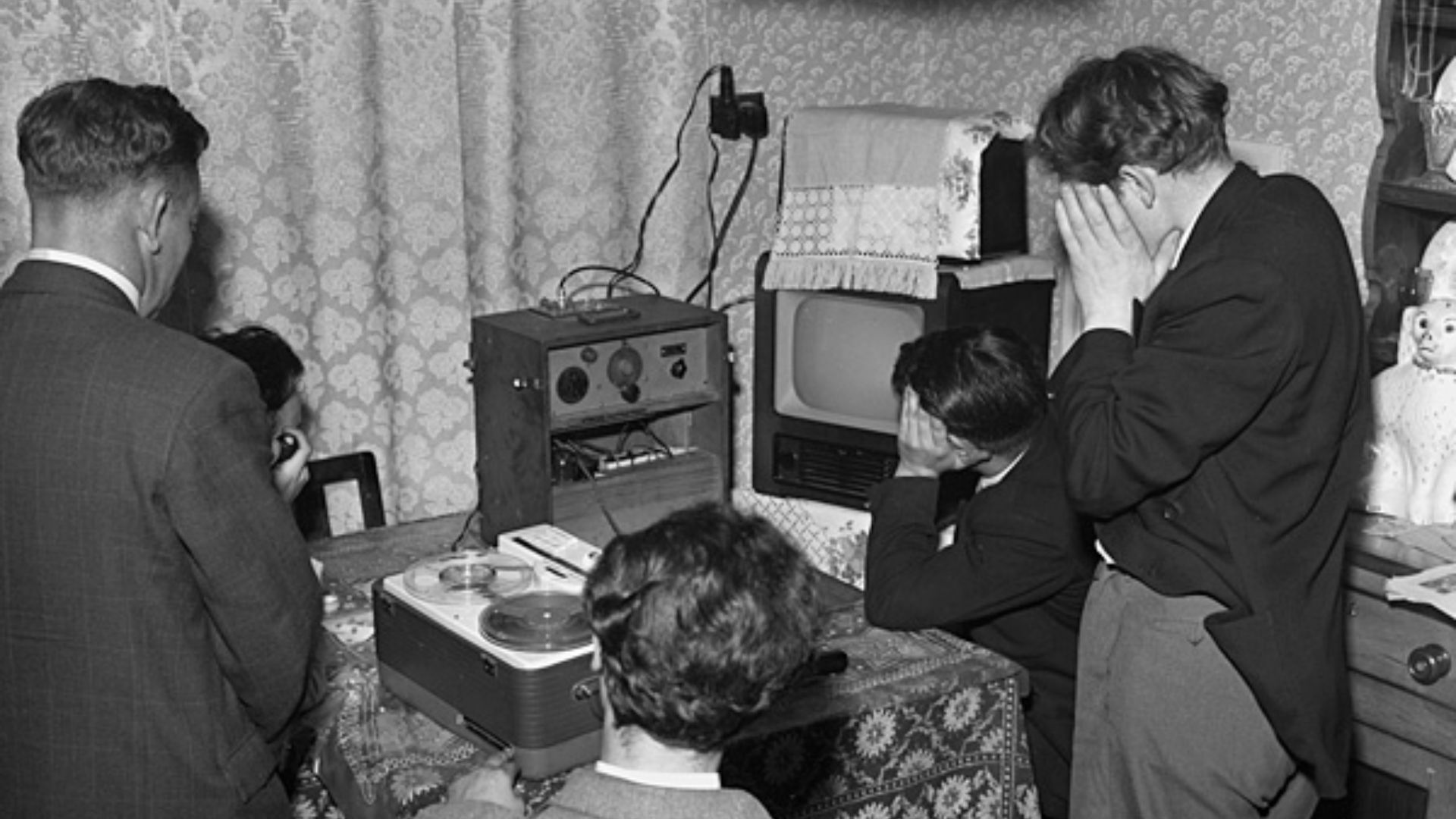 6. La première émission de radio commerciale