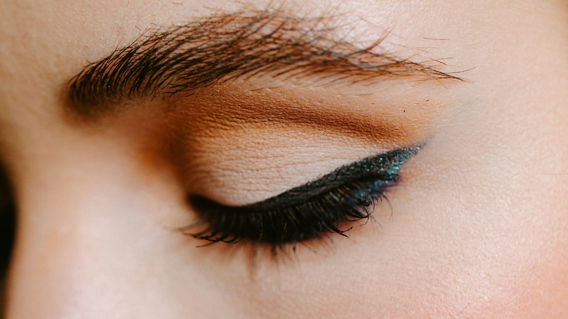 1. Un trait d'eyeliner irrégulier