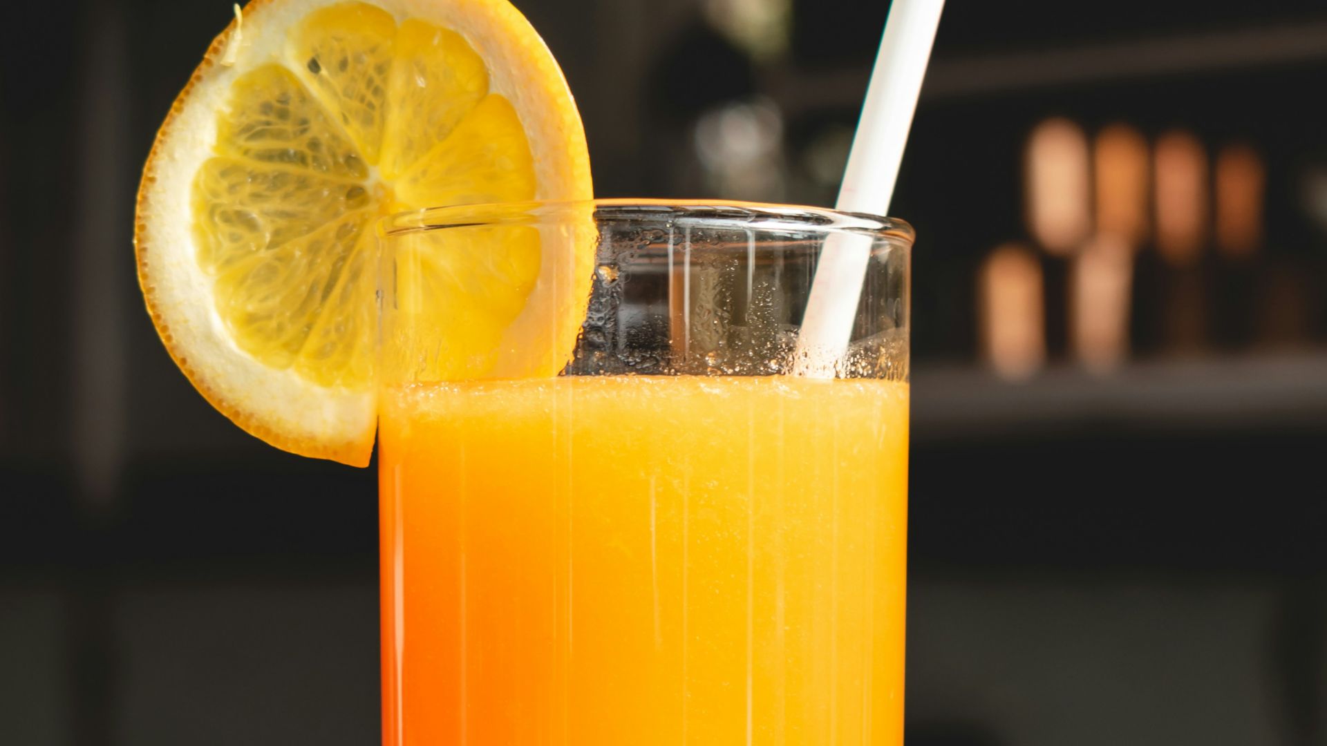 12. Se détendre au bar à jus de la salle de sport