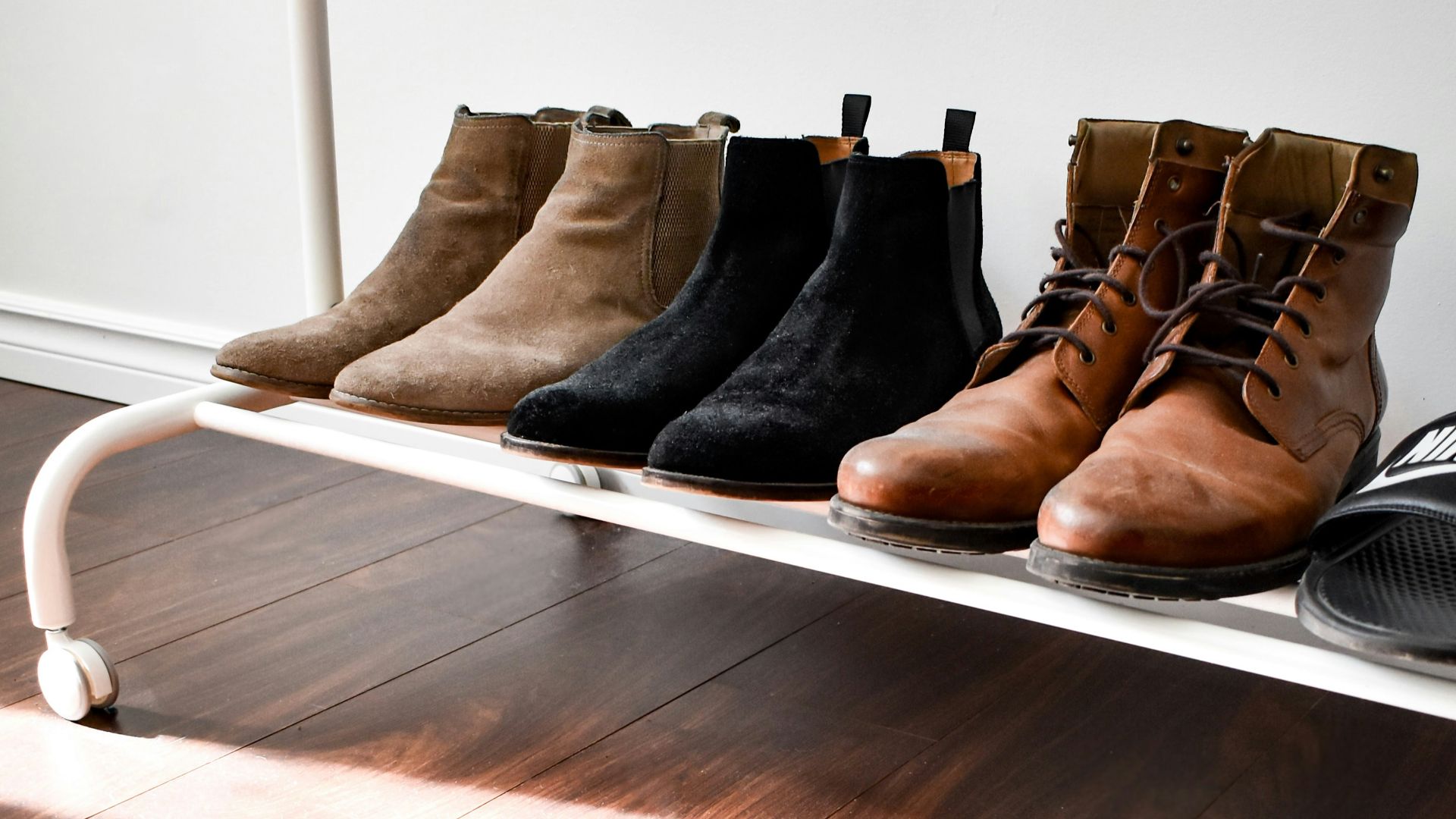 2. Un range-chaussures ou une armoire à chaussures