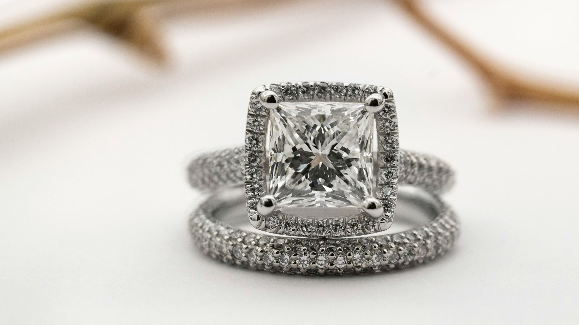 16. La bague en diamant « Tenner »