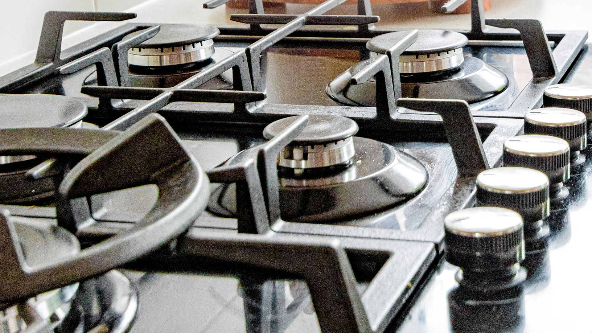 4. Retirer sa main d'une cuisinière chaude