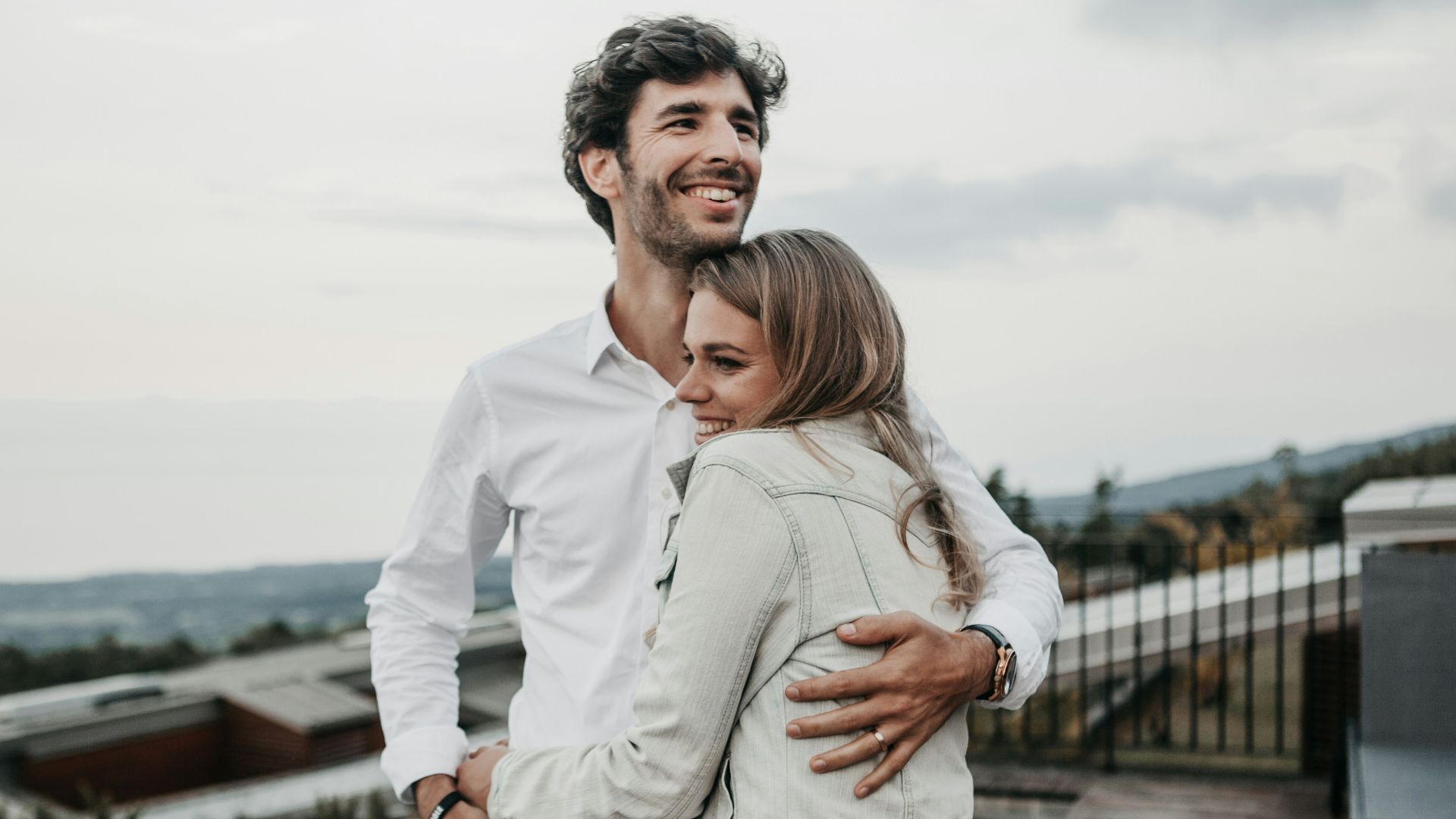 1. Se présenter sans aucune chaleur humaine