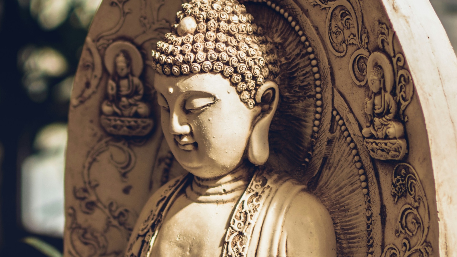 19. La statue de Bouddha en météorite