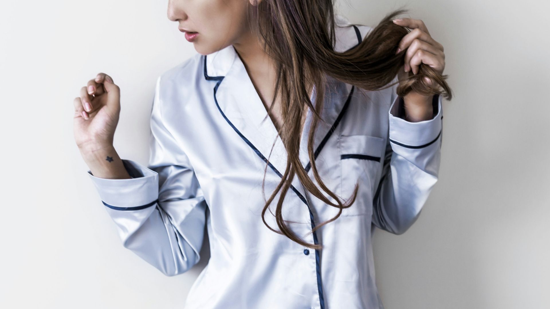 15. Pyjamas bordés de plumes pour se détendre