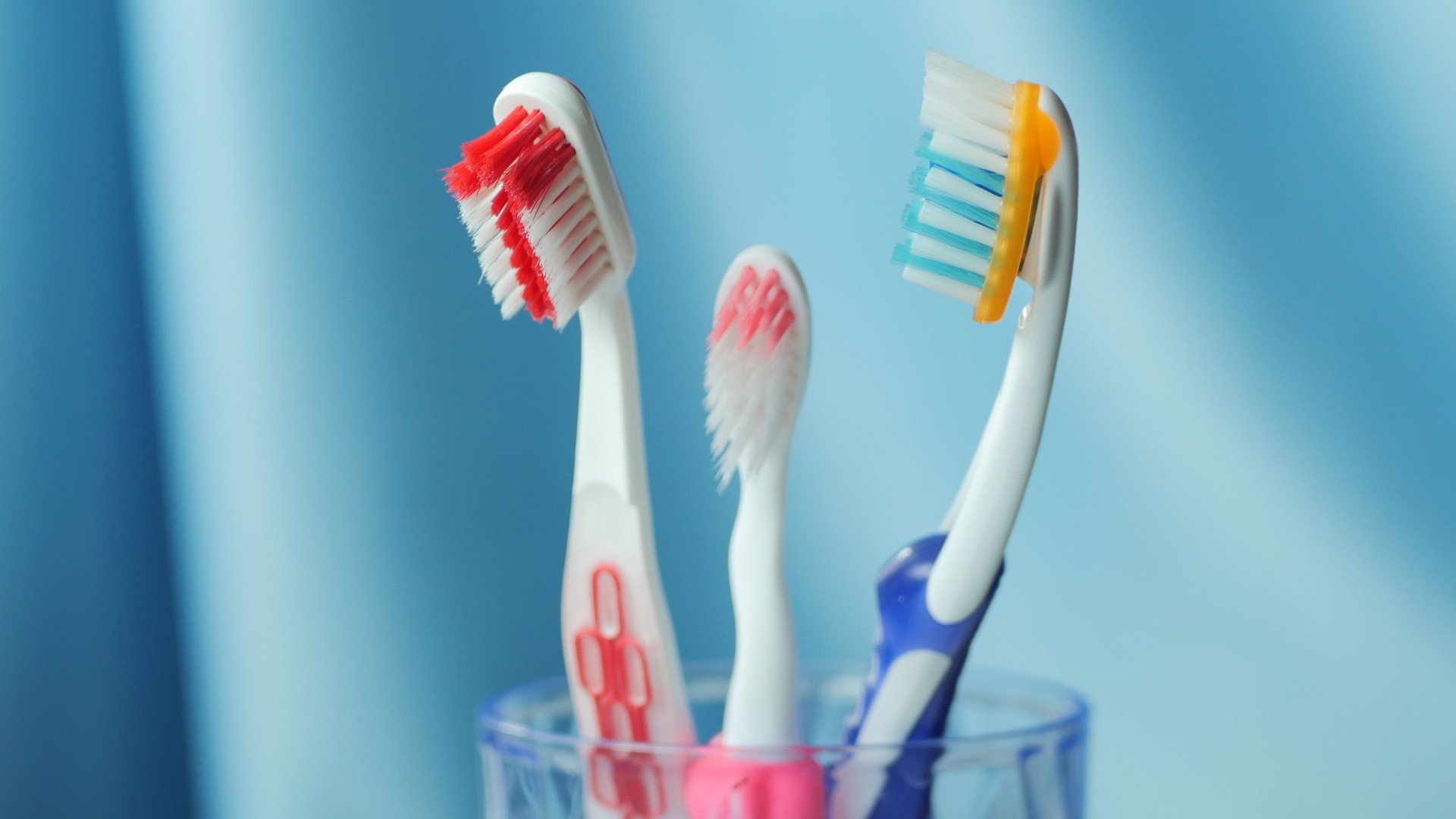 2. Utilisez une brosse à dents à poils souples