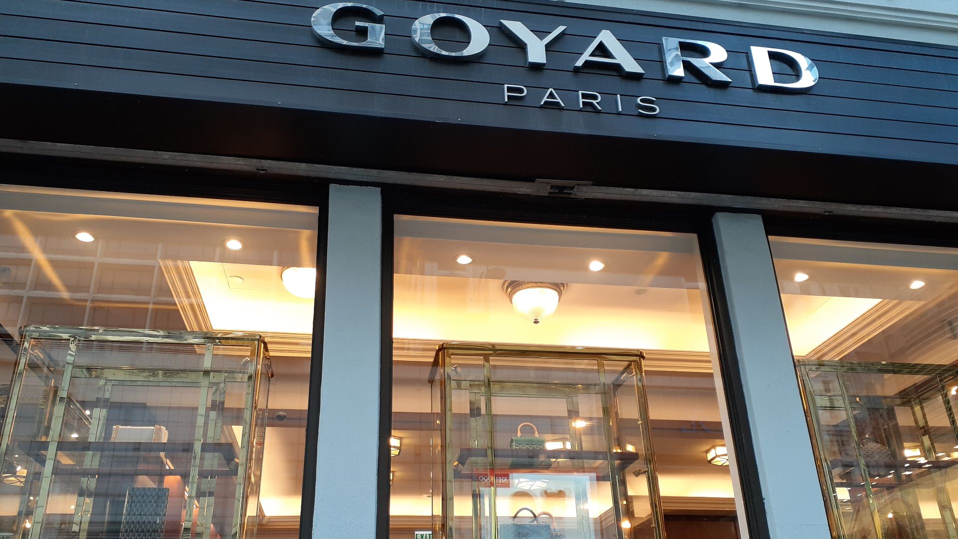 18. Goyard Saint-Louis