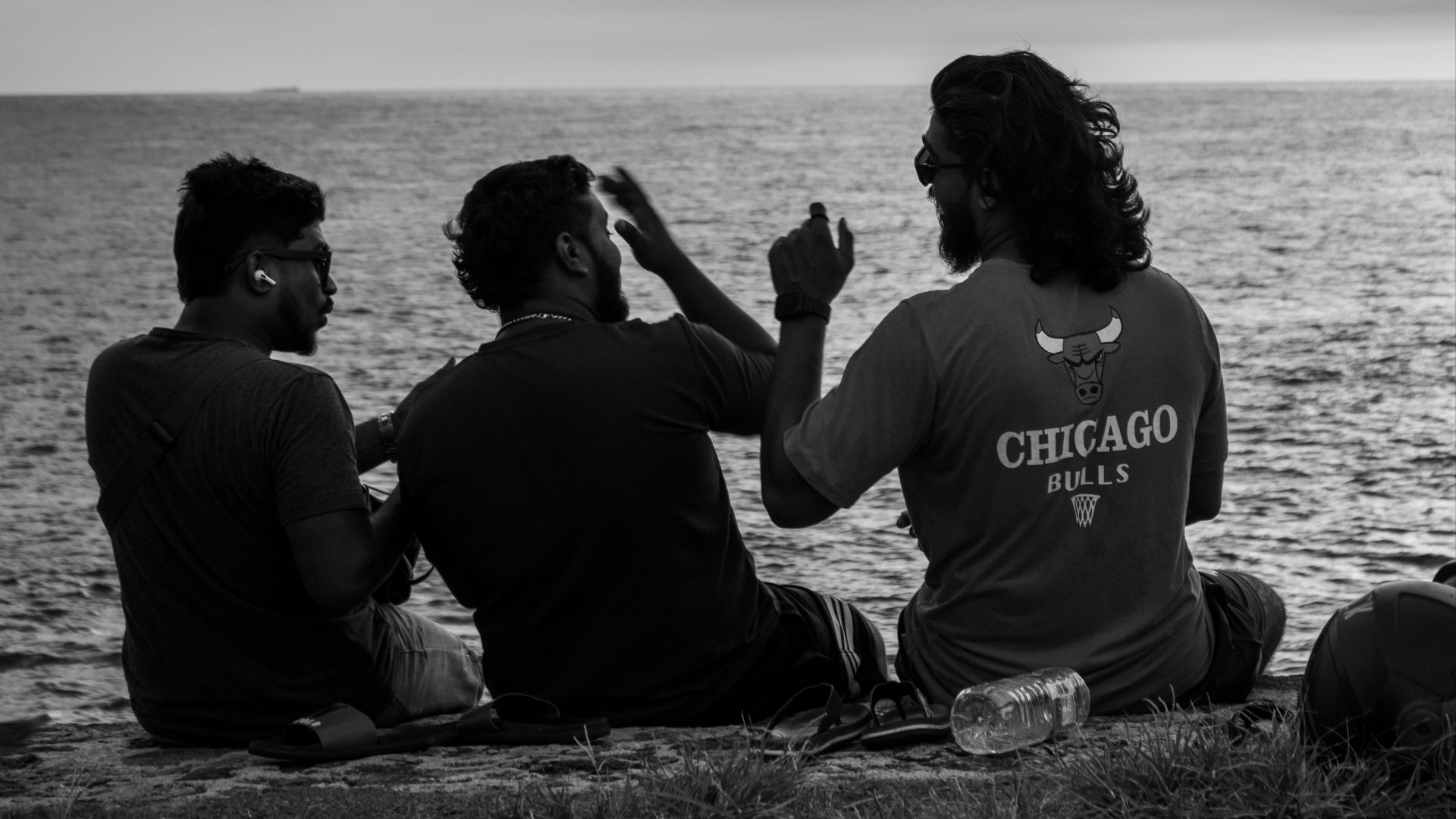 9. Ils se soutiennent mutuellement en présence d'autres personnes