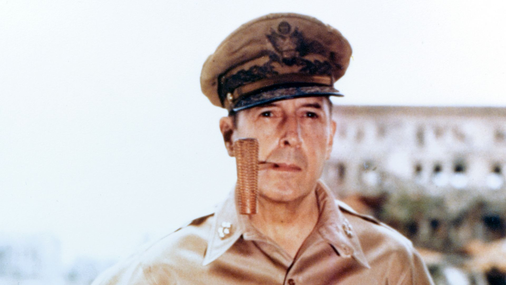 19. L'état-major de MacArthur a remplacé le projet de Constitution japonaise