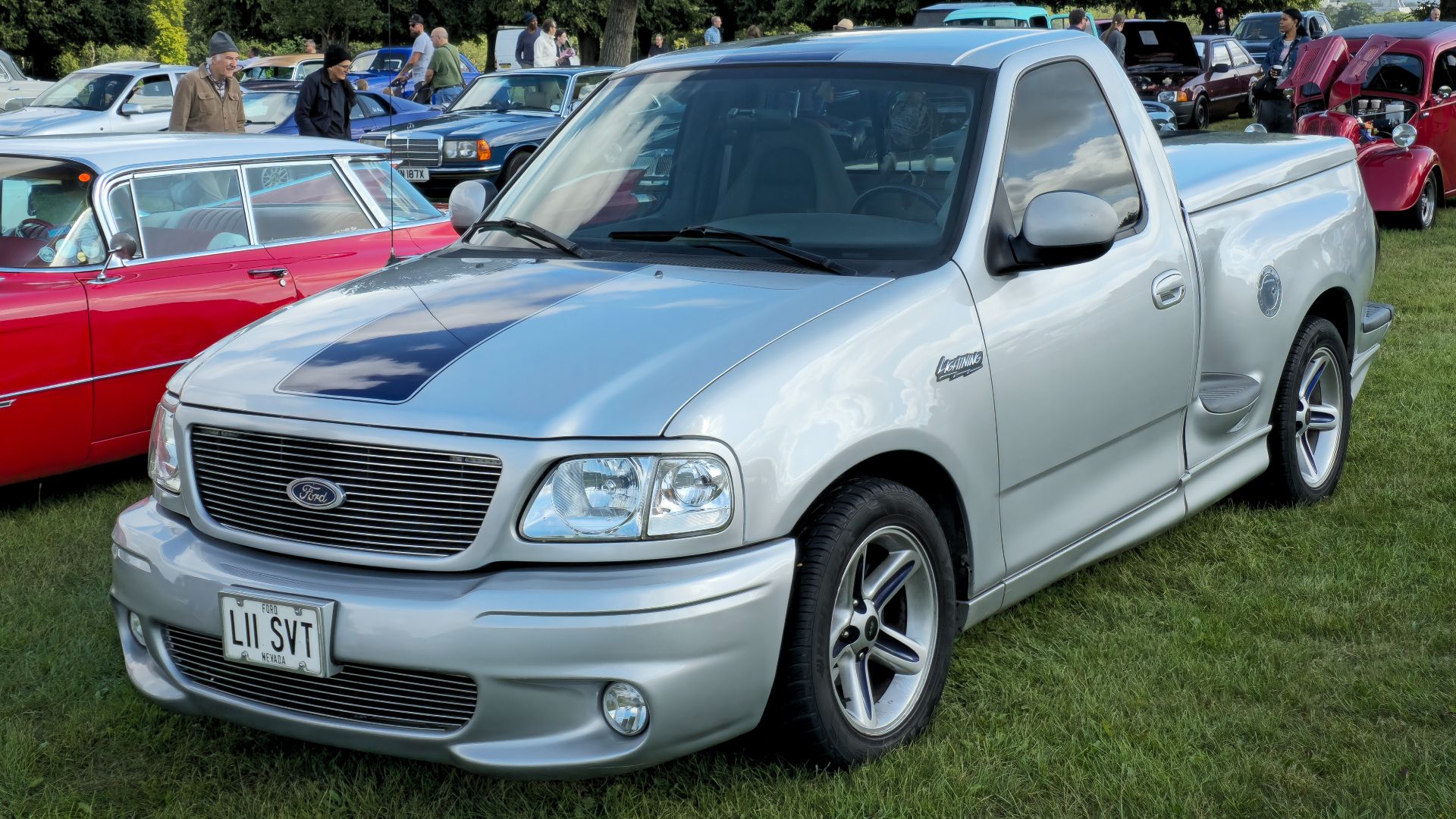 9. Ford F-150 SVT Lightning (2001-2004)