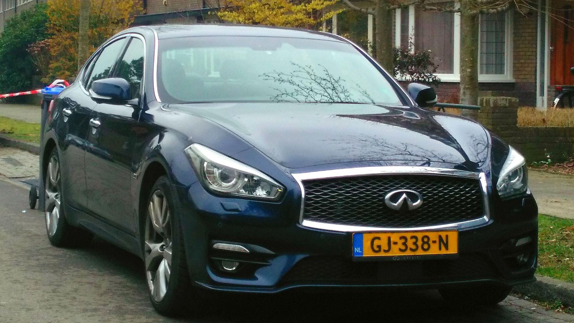 9. Infiniti Q70