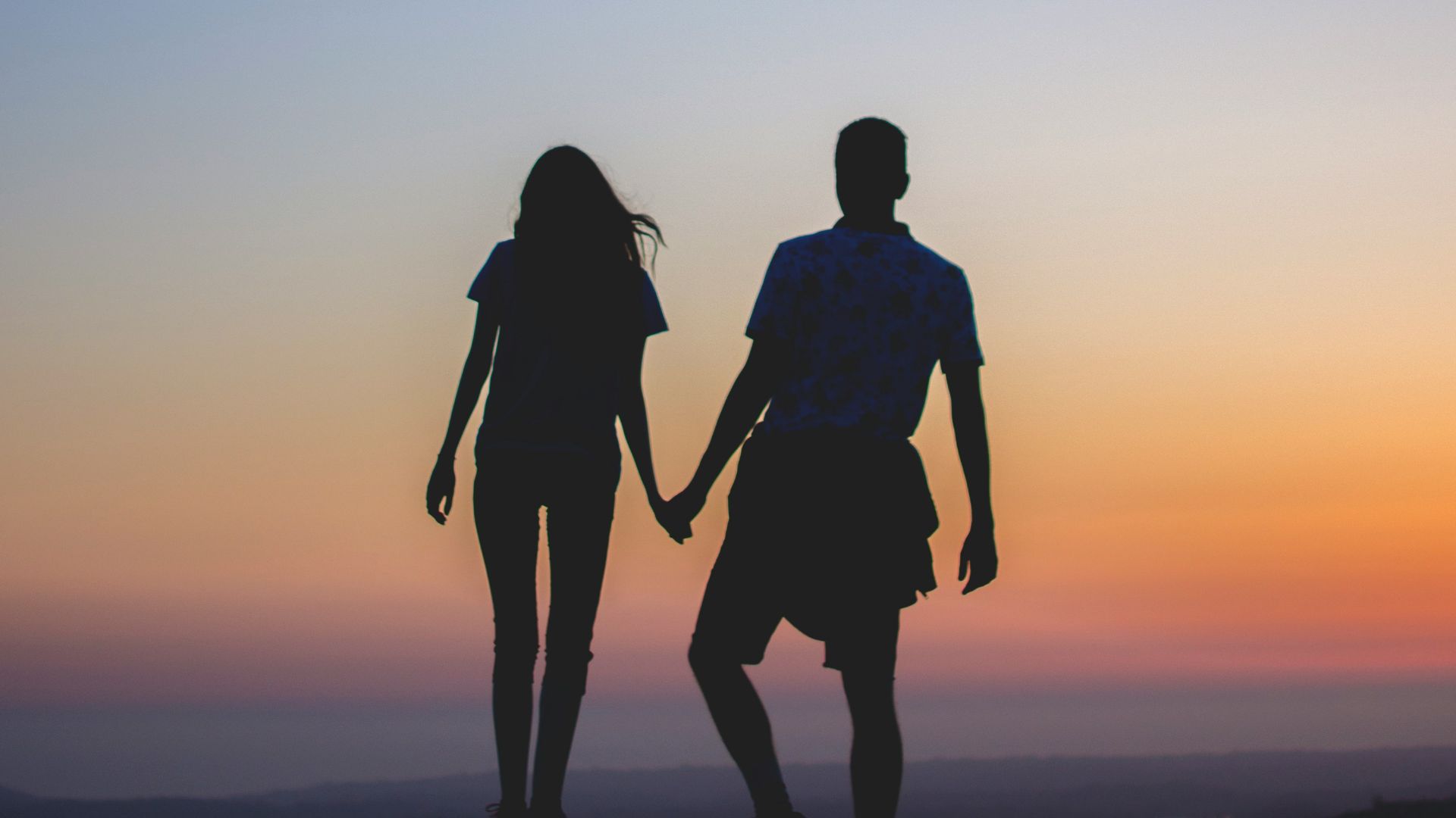 1. Il accorde la priorité à sa relation