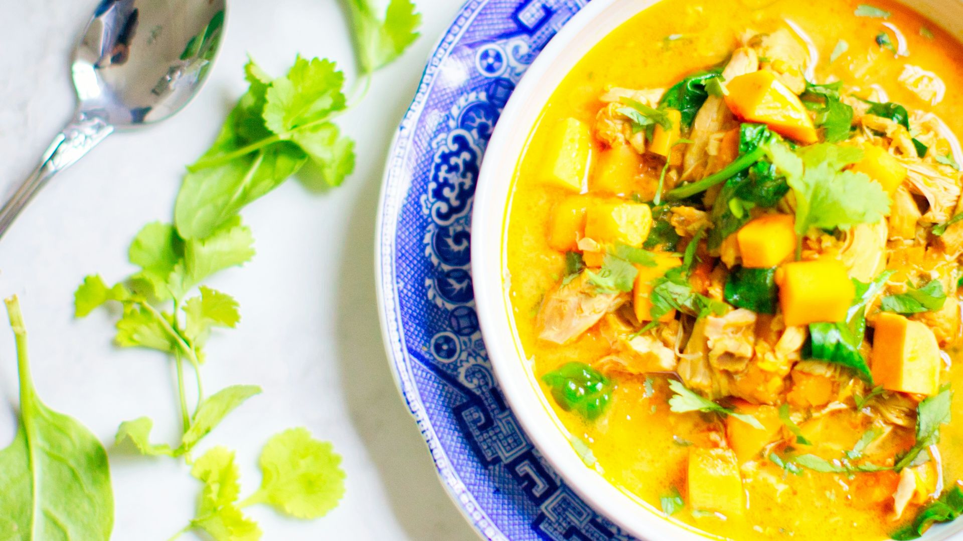 1. Soupe au poulet, au curcuma et au gingembre