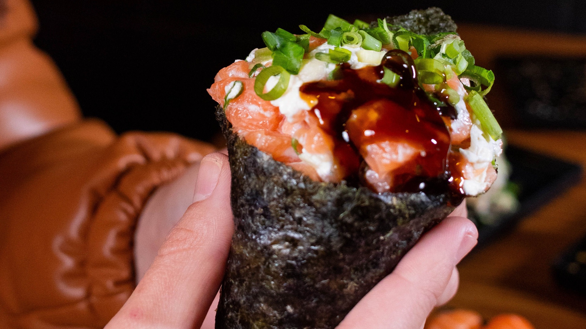 6. Dégustez les hand rolls dès qu'ils sont servis