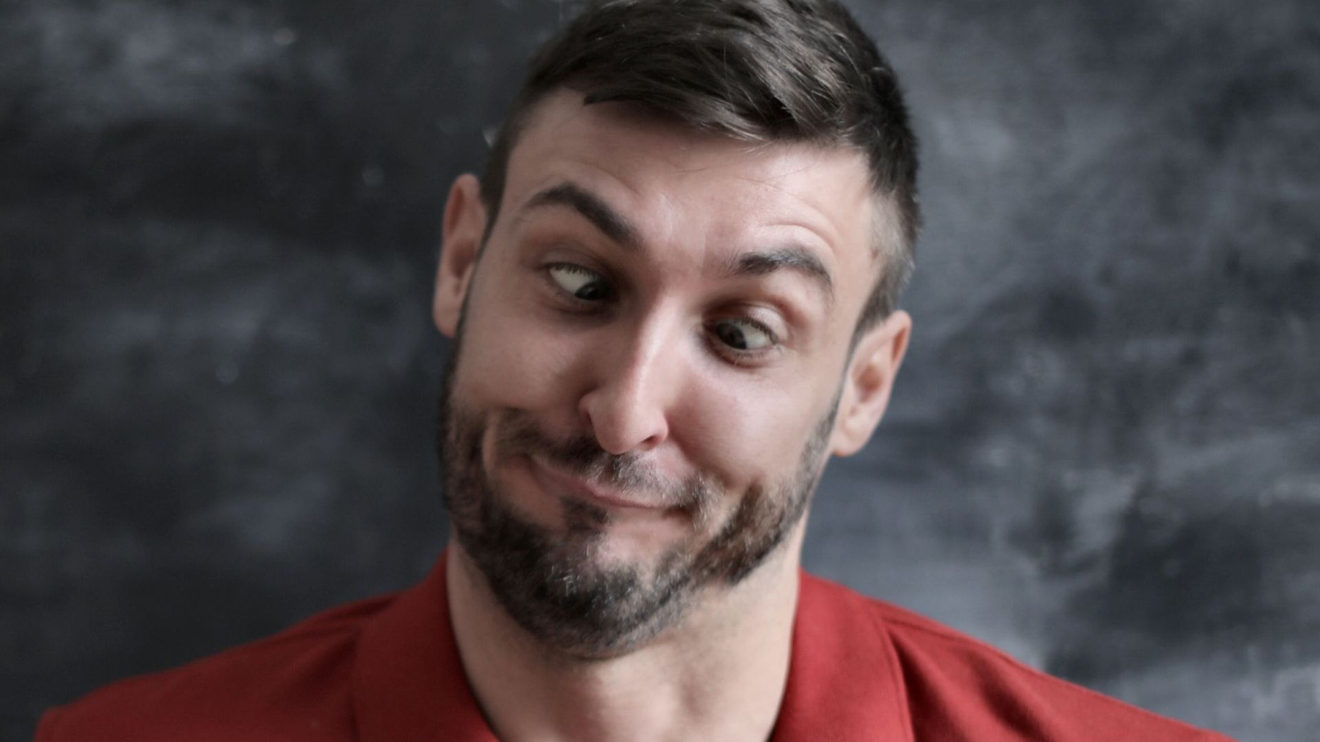 6. Tout transformer en blague