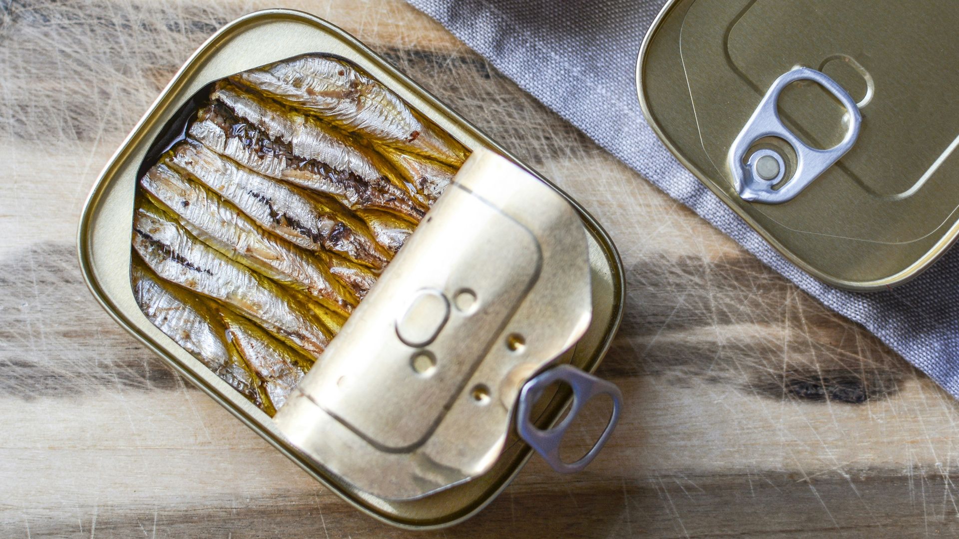 14. Assiettes pour conserves de poisson