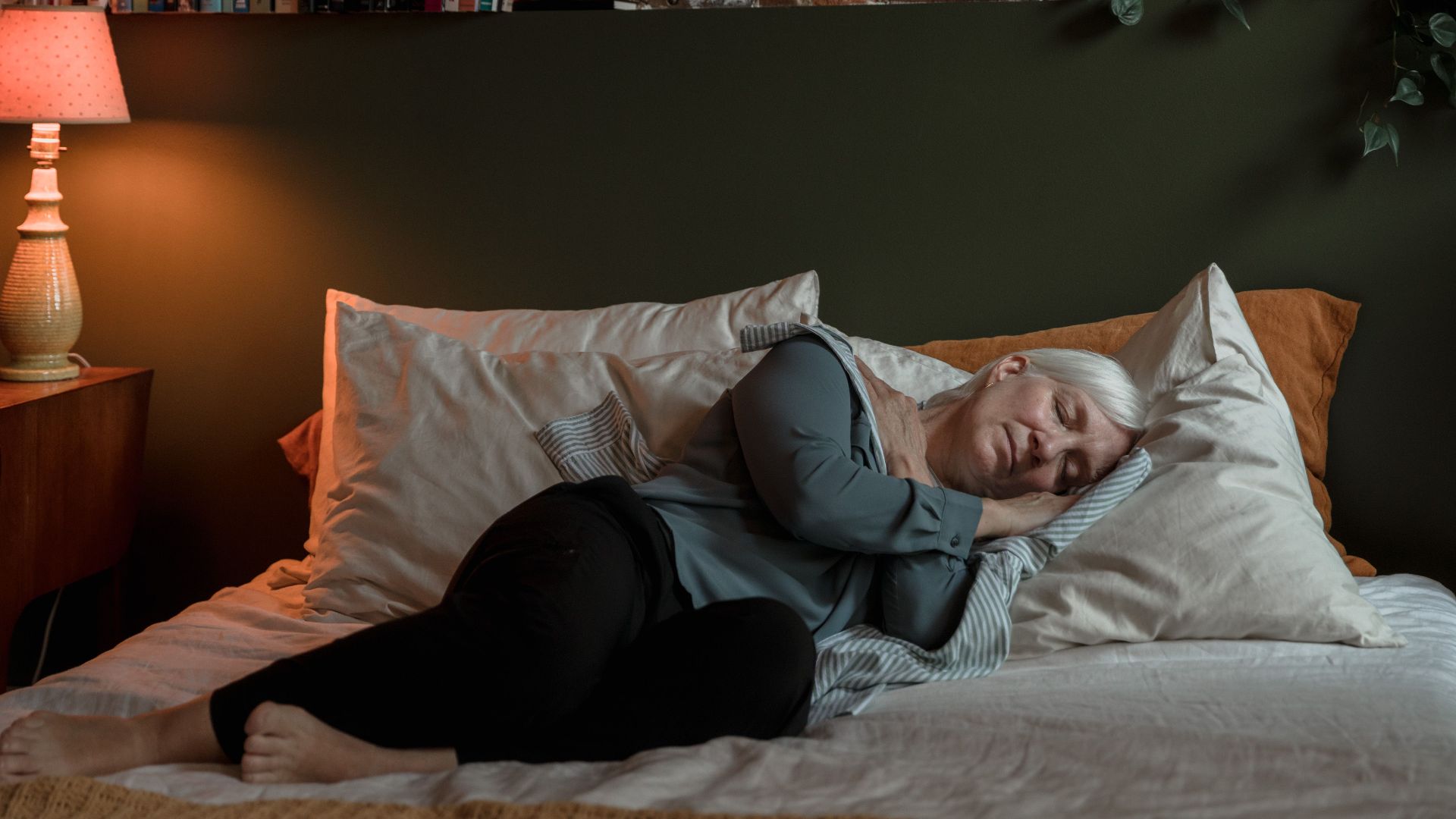 3. Se coucher directement sur une épaule douloureuse