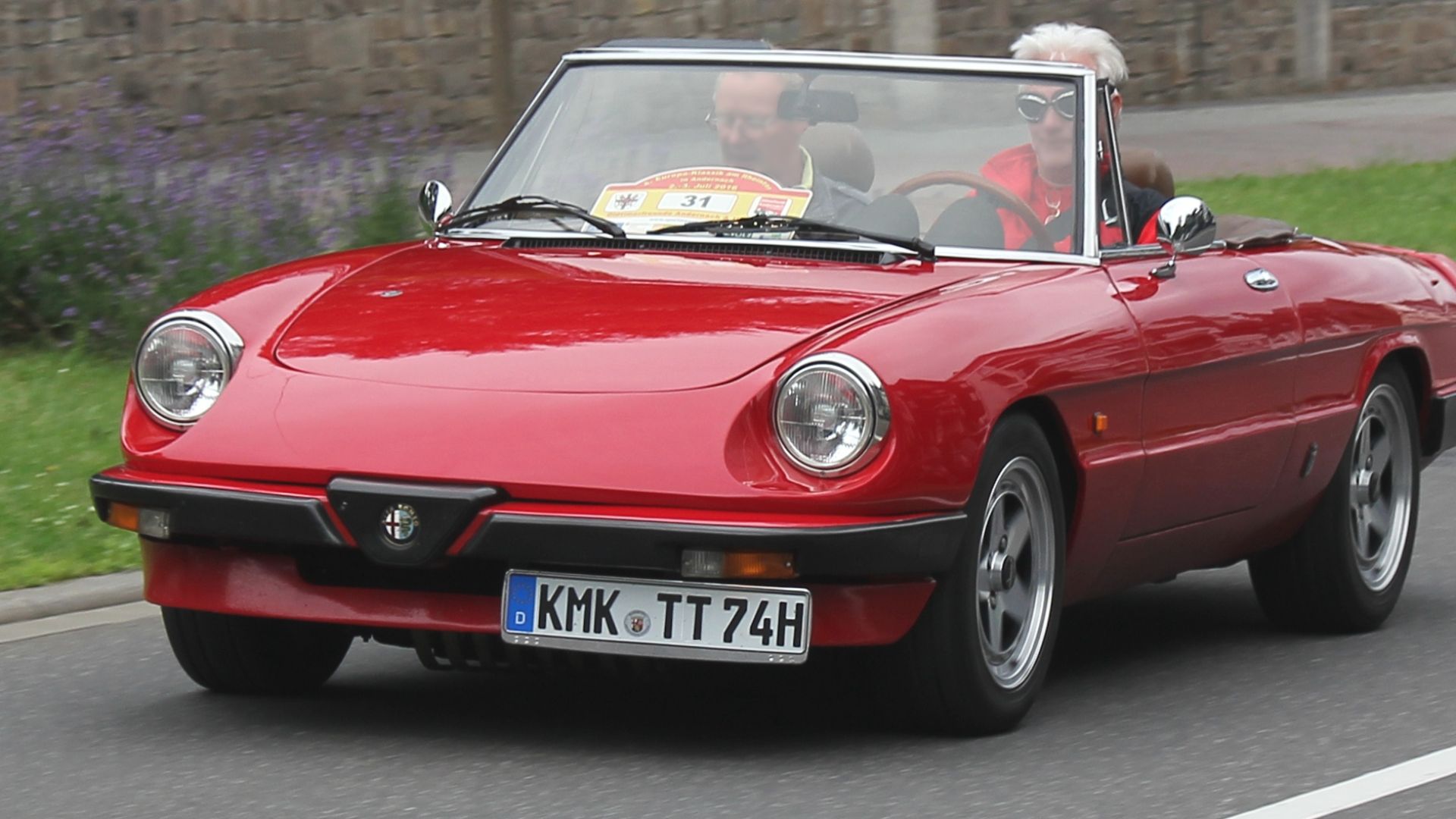 18. Alfa Romeo Spider : un style magnifique et des performances tout en douceur