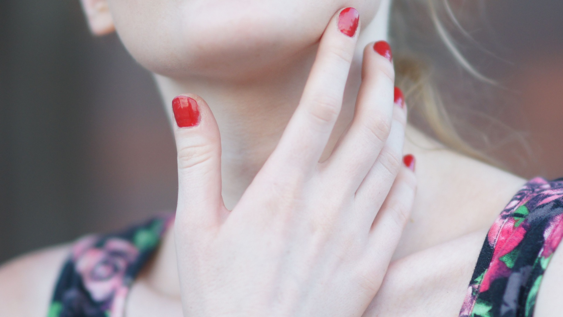 5. Une peau qui semble pâle ou qui présente une teinte bleuâtre