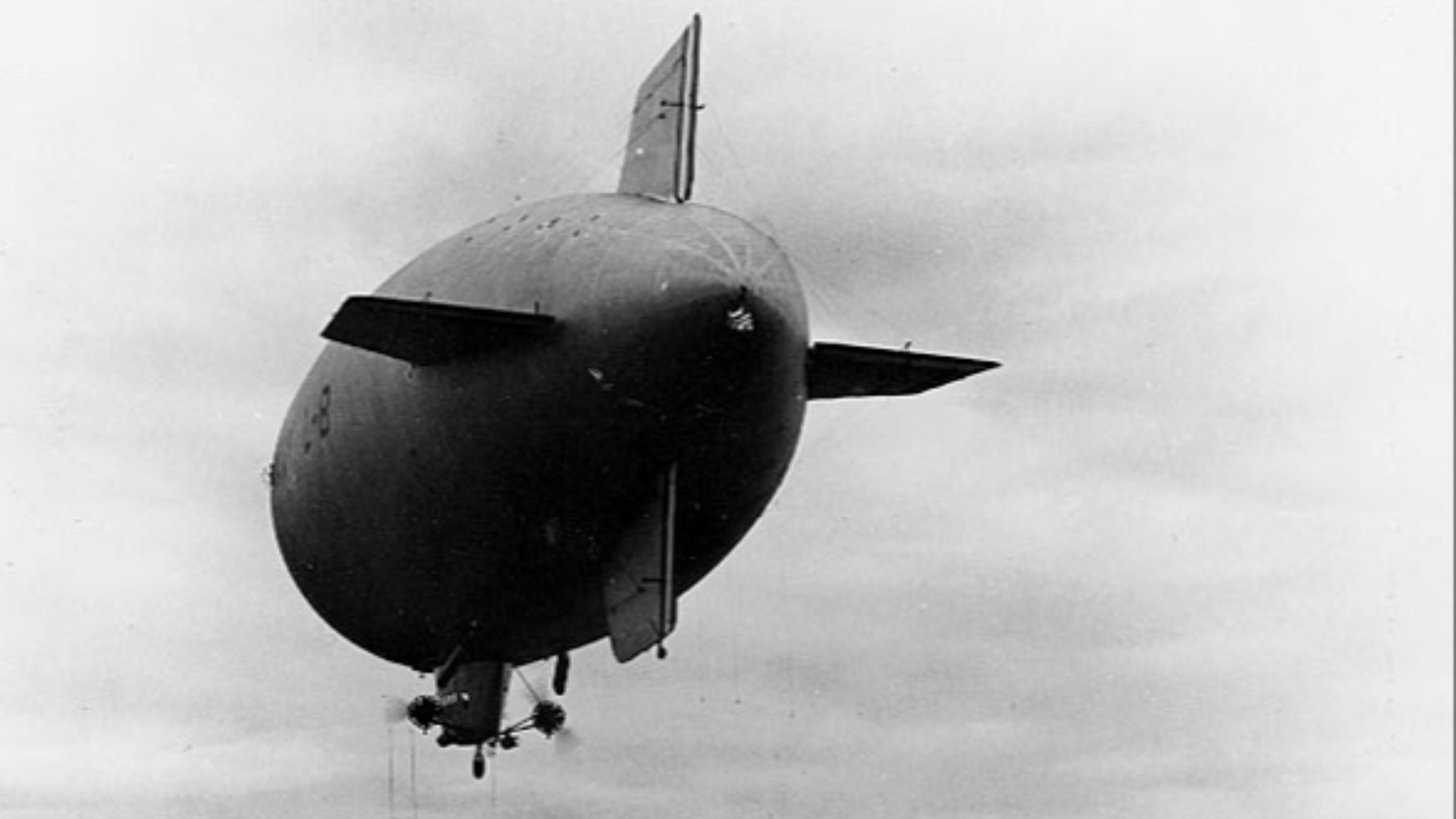 5. Le dirigeable de la Marine qui est revenu sans son équipage