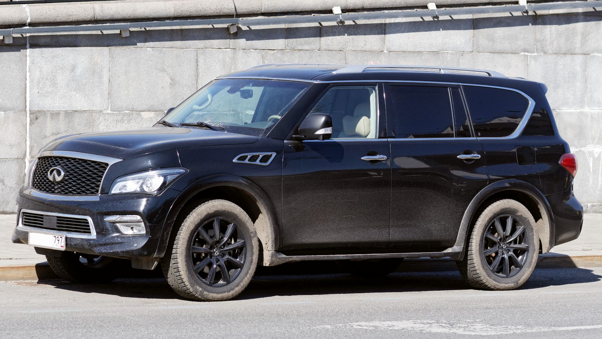 2. Infiniti QX80