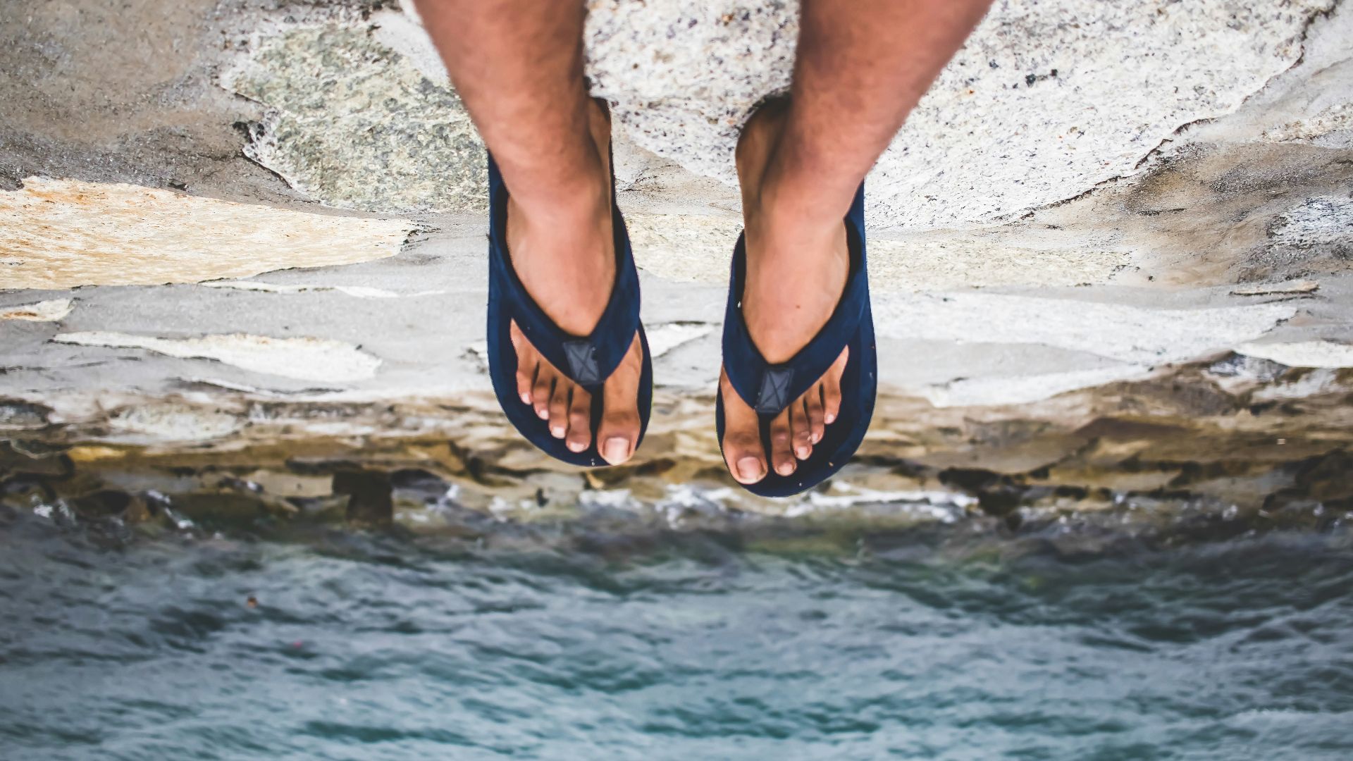 13. Des tongs loin de la plage