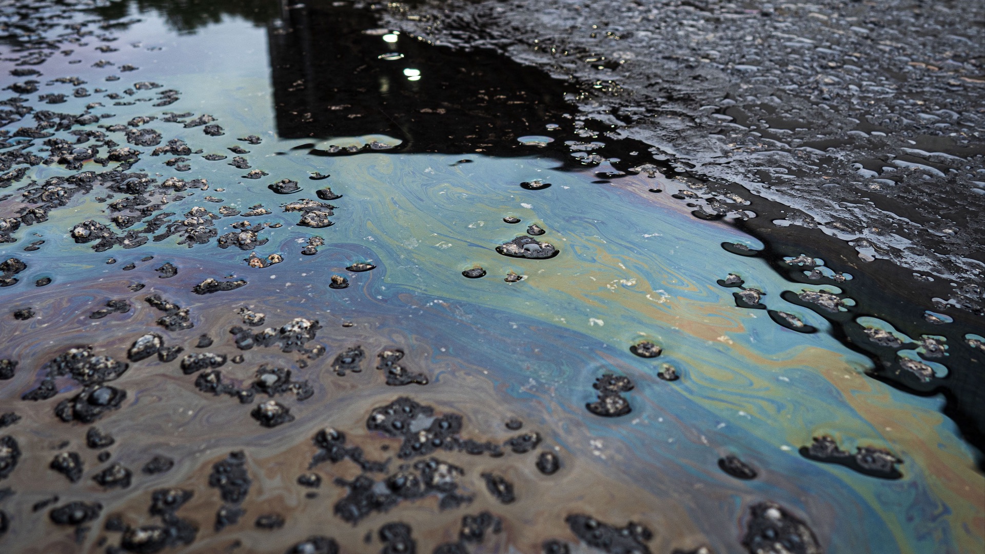 6. Fuites de liquide sous la voiture