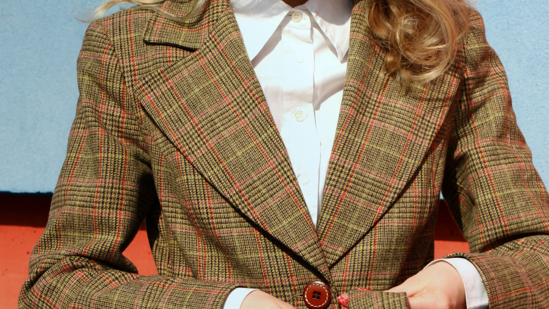 8. Blazers en tweed ornés de détails en perles