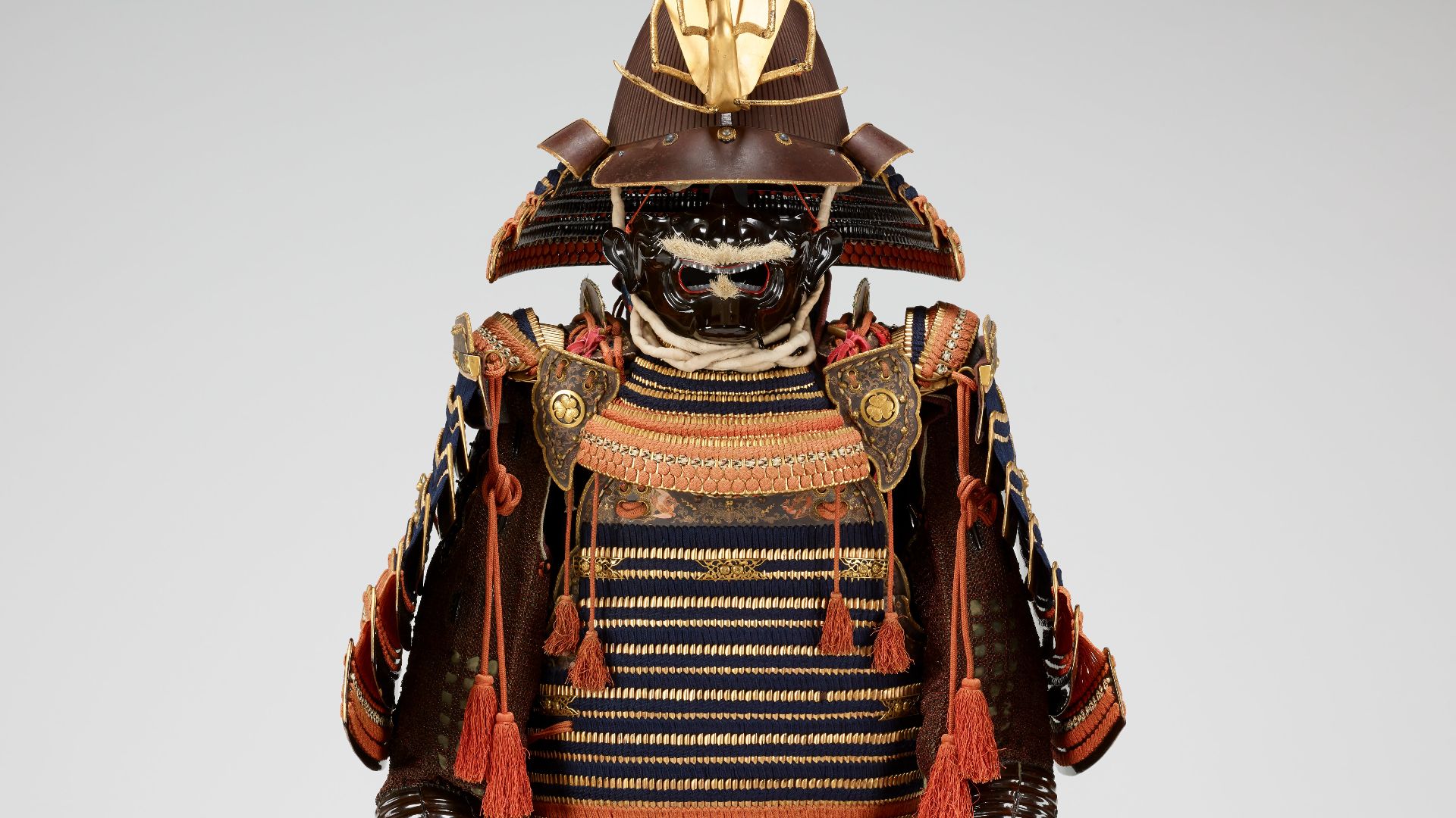 16. L'armure rouge « Akazonae » du Japon
