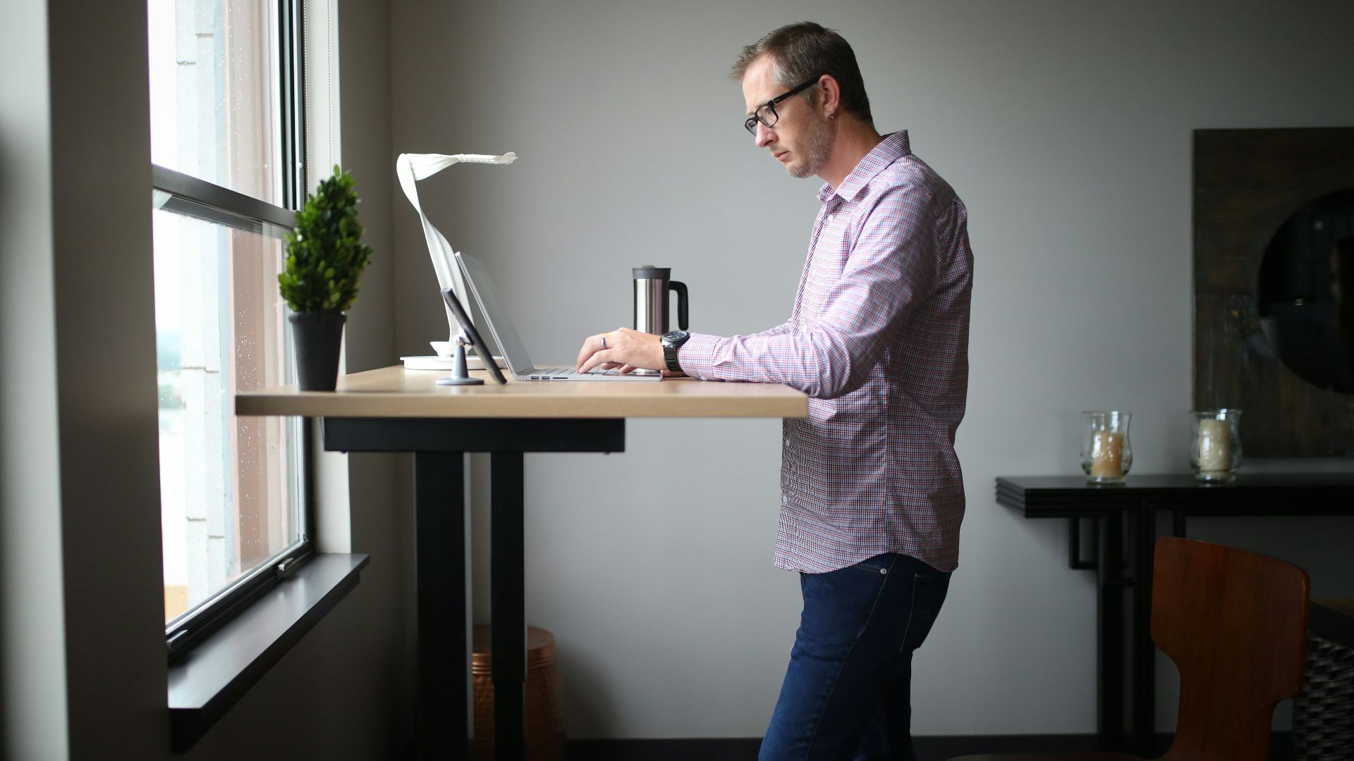8. Essayez d'alterner entre la position assise et debout