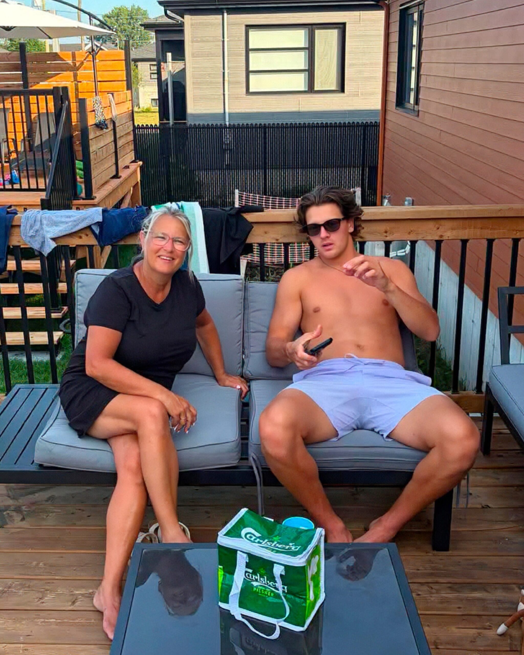 A relaxing evening with her mother
