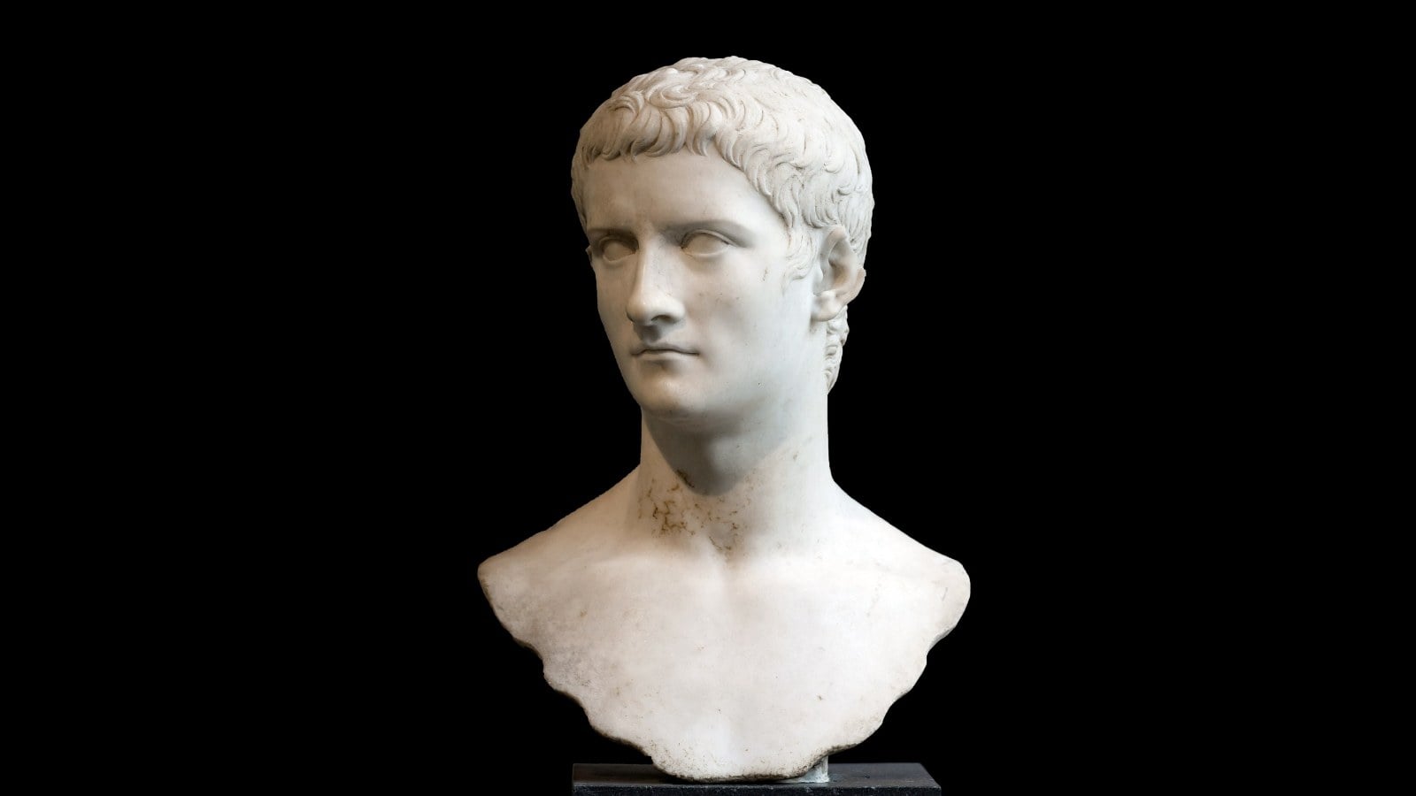 3. Caligula voulait lui aussi son propre pont