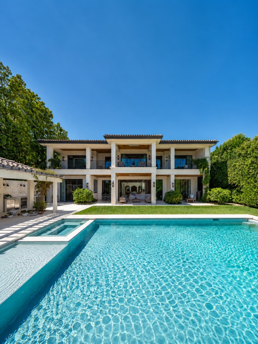 The pool and the rear facade