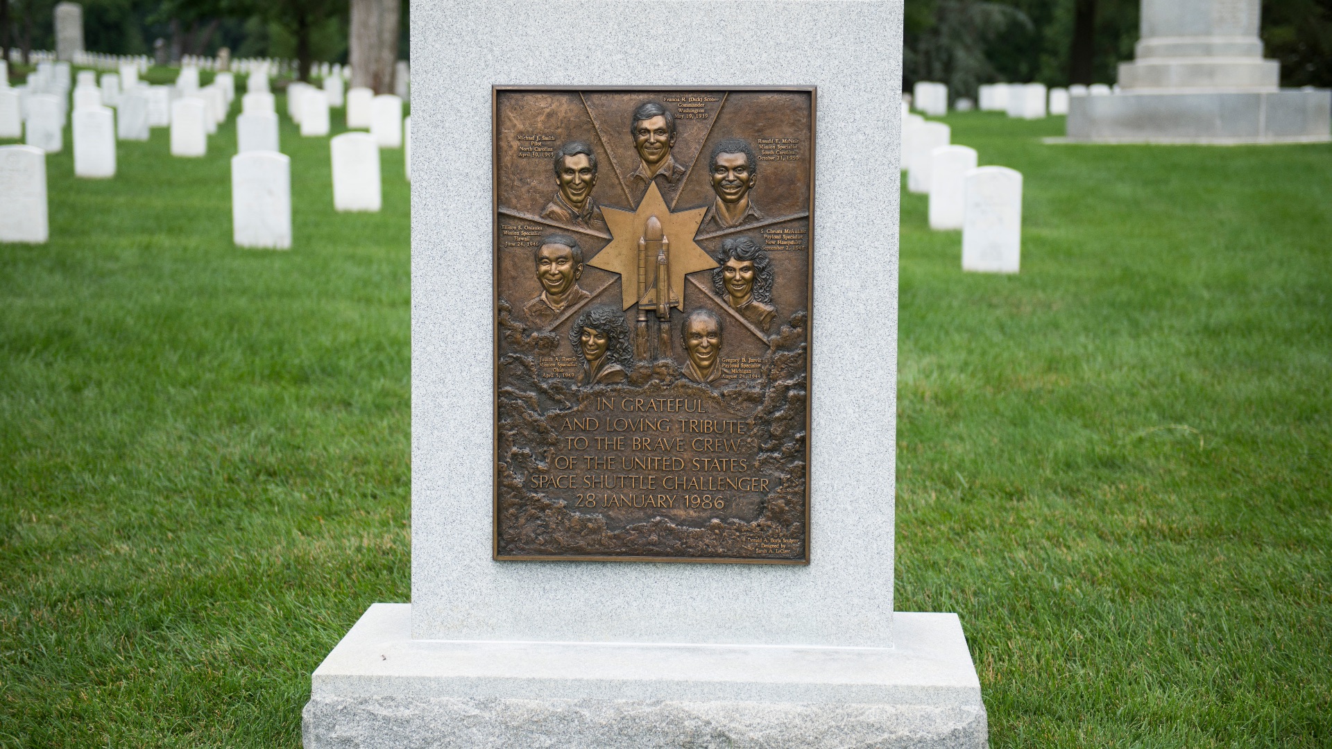 14. Mémorial du Challenger — Arlington, Virginie