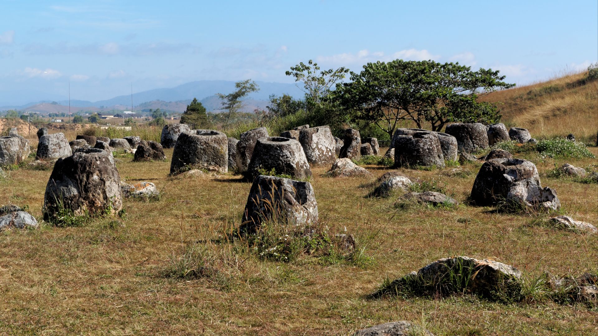 12. La Plaine des Jarres, au Laos