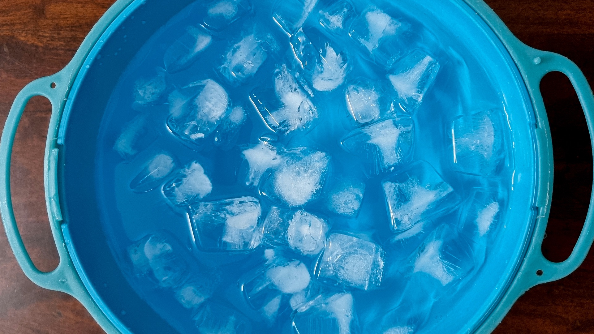 19. Vider les bacs de récupération d'eau du congélateur