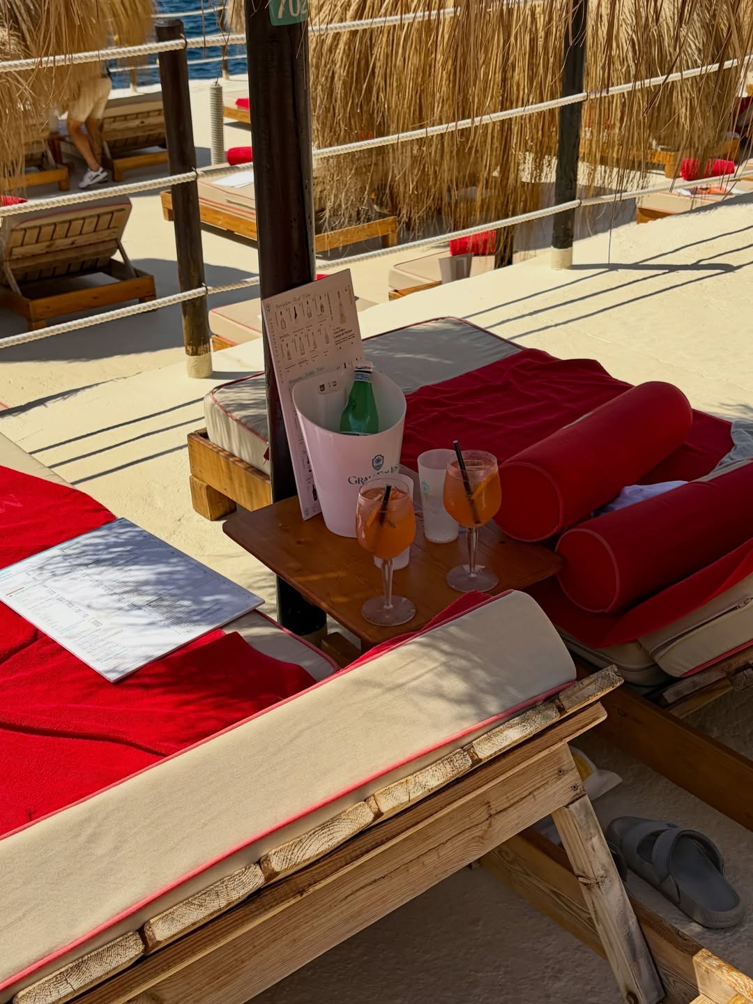 Une pause les pieds presque dans le sable
