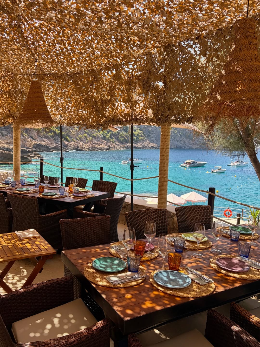 Un repas avec vue sur la Méditerranée