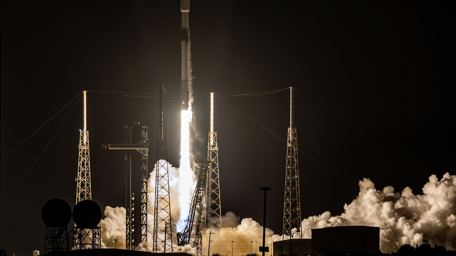 A Self-Sustaining Space Complex