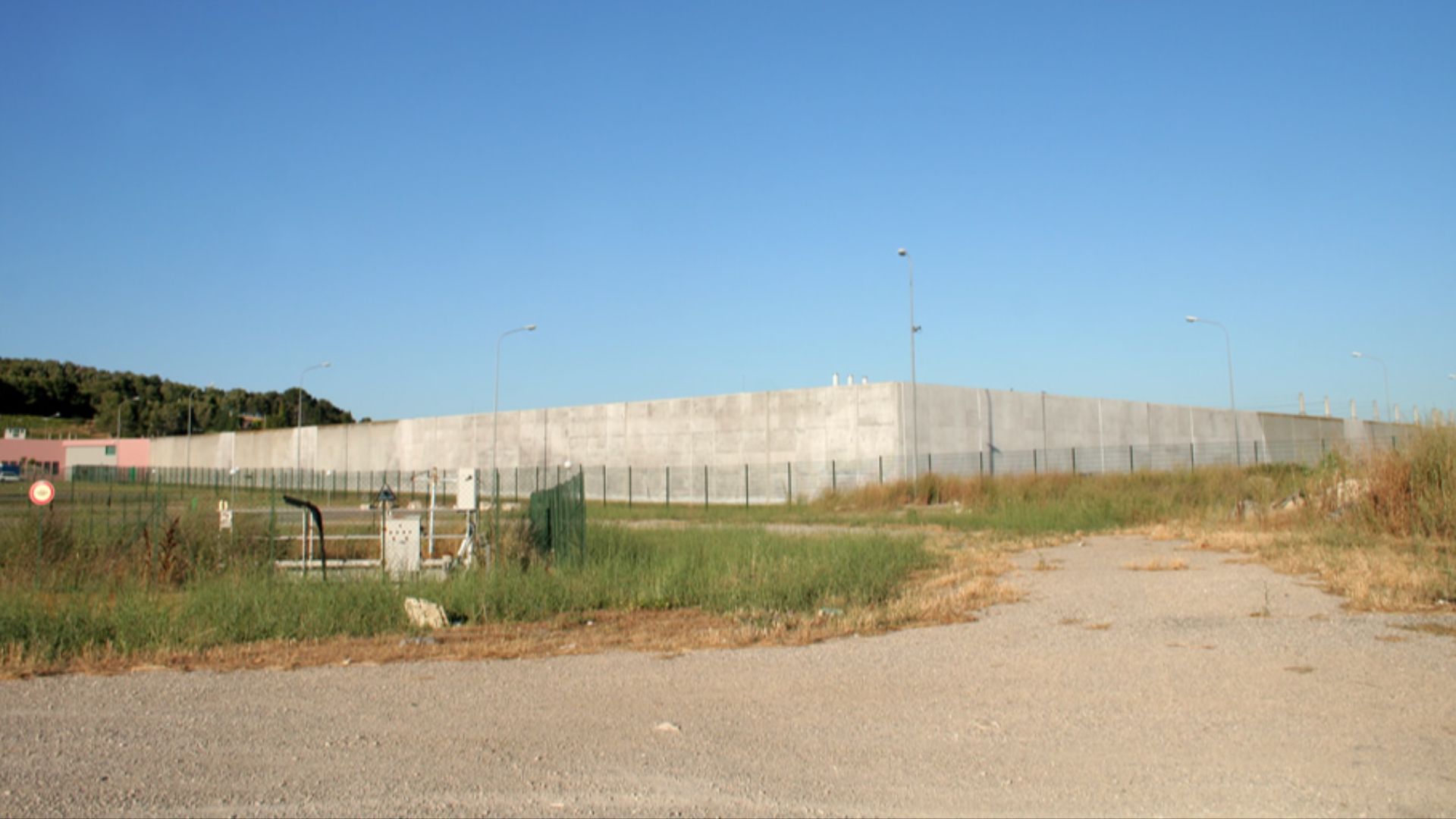 11. Prison de Luynes, France, 2001