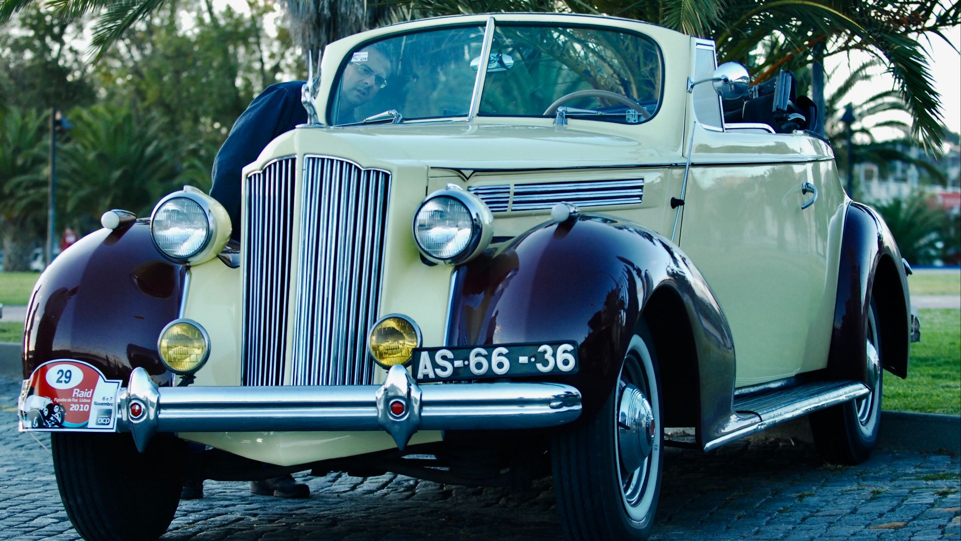 4. L'Edsel fait son apparition, suscitant d'énormes attentes