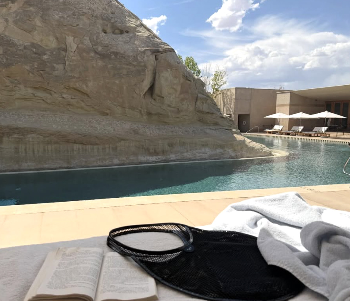Lecture au bord de l'eau