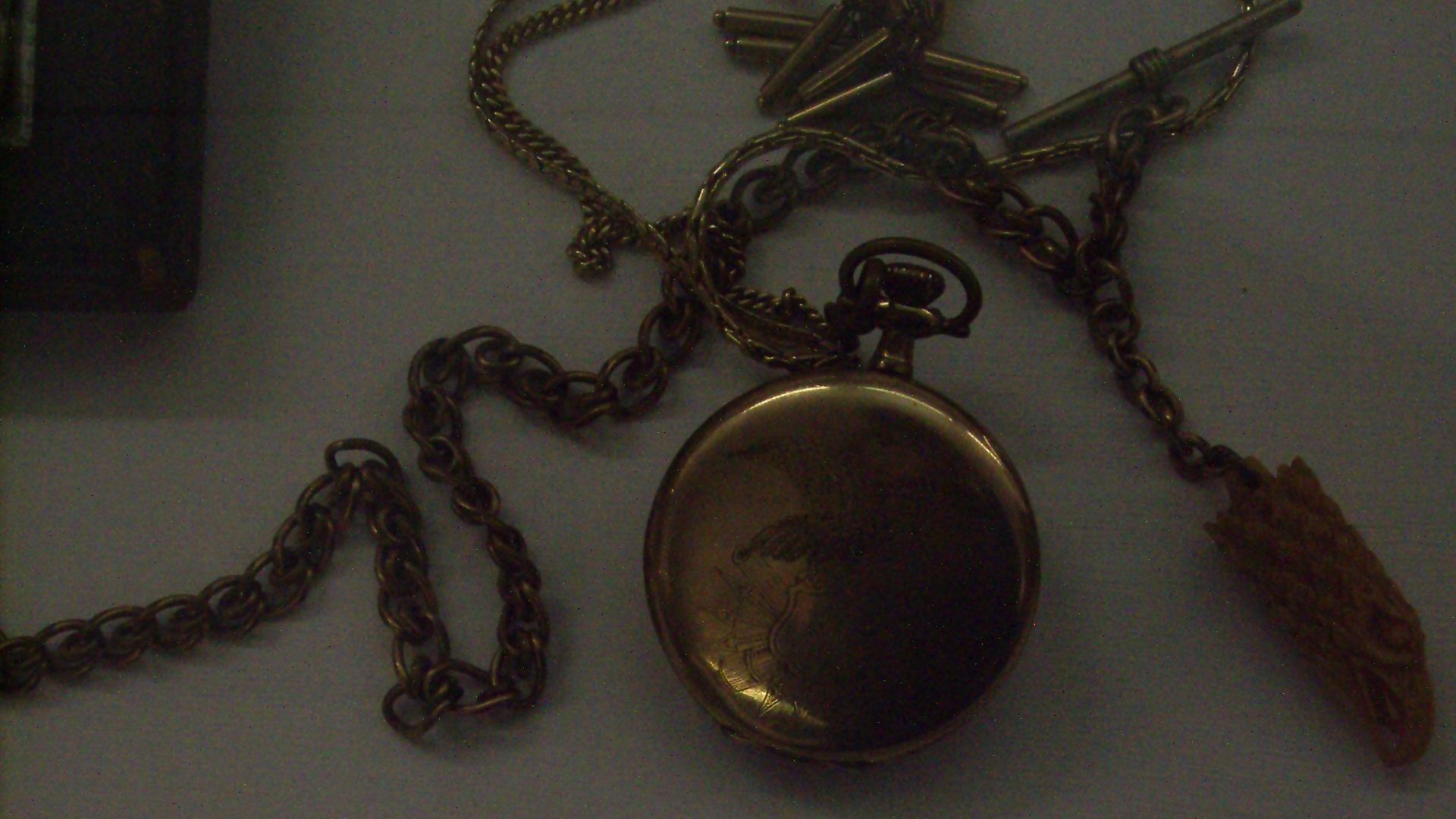 6. Une chaîne de montre de poche