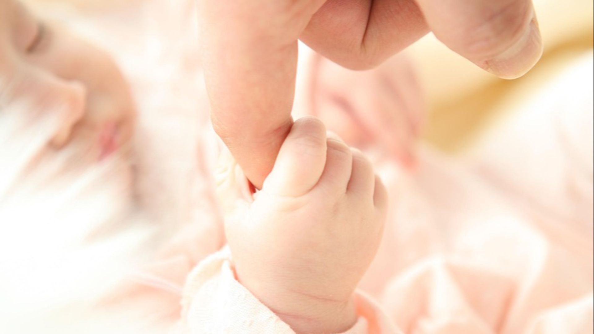 13. Petites mains en plâtre